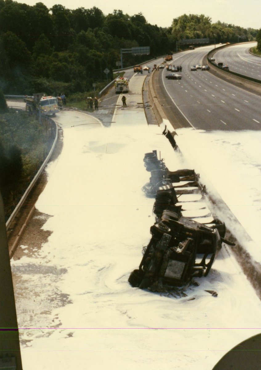 ffxfirerescue's tweet photo. #ThrowbackThursday Taking it back to 9/7/1988 &amp; an 8,000 gallon gas truck fire on the ramp from eastbound Little River Turnpike onto inner loop of the Beltway.

The truck was engulfed in flames. #FCFRD sent 34 pieces of equipment &amp; 107 firefighters to the 4-alarm fire. https://t.co/OQOVd5inC3