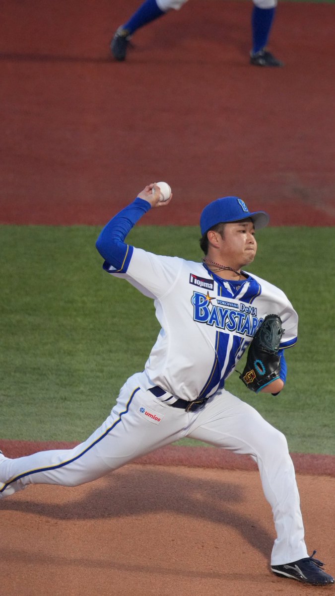 About01060922's tweet photo. おはようございます🙋‍♂️
今日はFFさんからチケットを譲り受けて
初の1人外野ライトに電撃参戦✨
(レフトは過去に1度だけ💦)

ニワカ民なので雰囲気に負けるかも
しれませんけど
ホームランボールは絶対取りますので
ベイの選手は私の席へ
バンバン打ってきてください💪😆
(そんな簡単に取れるかーい) https://t.co/GXyzDD9Z4M