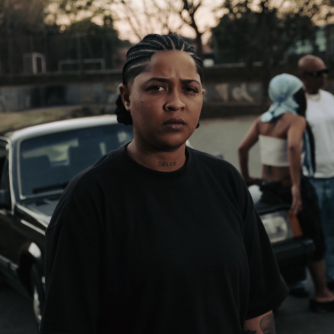SessaoDeRap's tweet photo. Depois de um ano, Clara Lima está de volta com um clássico boom bap, mostrando mais uma vez que as minas seguem dominando a cena‼️🔥

“A Braba aqui aprendeu a ler contrato pra não repetir os erros bobos da minha adolescência..” 👀 https://t.co/NWYwzokJZh
