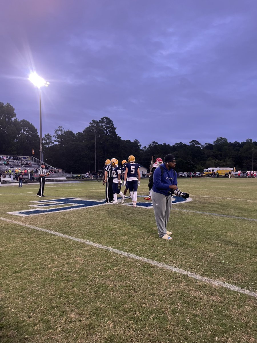 moorewithjames's tweet photo. #LiveOnLocation in Colt Country as 4-0 Cape Fear get set to battle Seventy-First (3-1) in a rescheduled game from late August. 

Cape Fear will receive the ball first as Seventy-First defers https://t.co/7UlsvEQSCu