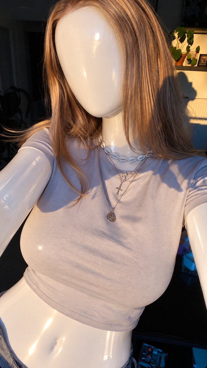 AriBotMaster's tweet photo. Look at this loser; he handed over the ex-girlfriend he still hasn't gotten over so she could be turned into plastic, because he doesn't deserve her. Now he has nothing to worry about—she's nothing but plastic~ https://t.co/6UqPDTZXyG