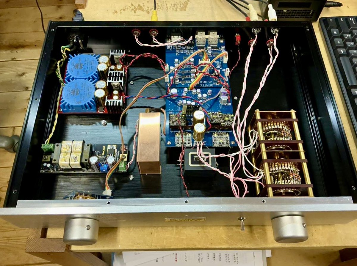 dentecnews's tweet photo. ES9018DAC -A

お客さまから
超高音質アッテネーター付き非同期型D/Aコンバーターの整備とアナログ入力の追加を仰せつかった！
「クロックにDENTEC DTU搭載のカスタムDAC」

アッテネーターの接点クリーニングで音が滑らかになり、 https://t.co/ObDDyJoI8S