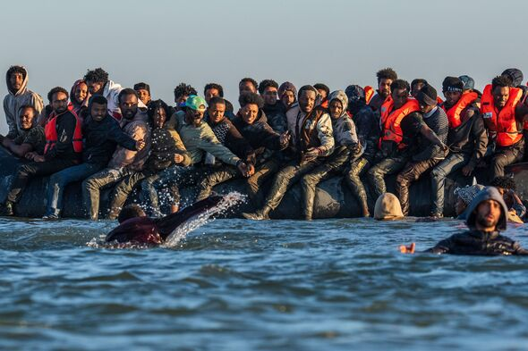 BasilTheGreat's tweet photo. 🚨BREAKING: Small boat migrants now outnumber British Army

Under Labour 83,279 illegal migrants have arrived
There are just 73,660 regular soldiers in the British army

We are being invaded https://t.co/eQzyk2YeKz
