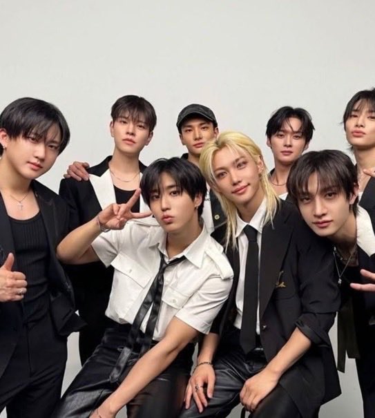 Indie5051's tweet photo. “No sé si son chicas o chicos (grupo). Es como BTS pero más pequeño.”

- La presidenta de México, Claudia Sheinbaum, hablando sobre Stray Kids. https://t.co/2M84mRPEnu