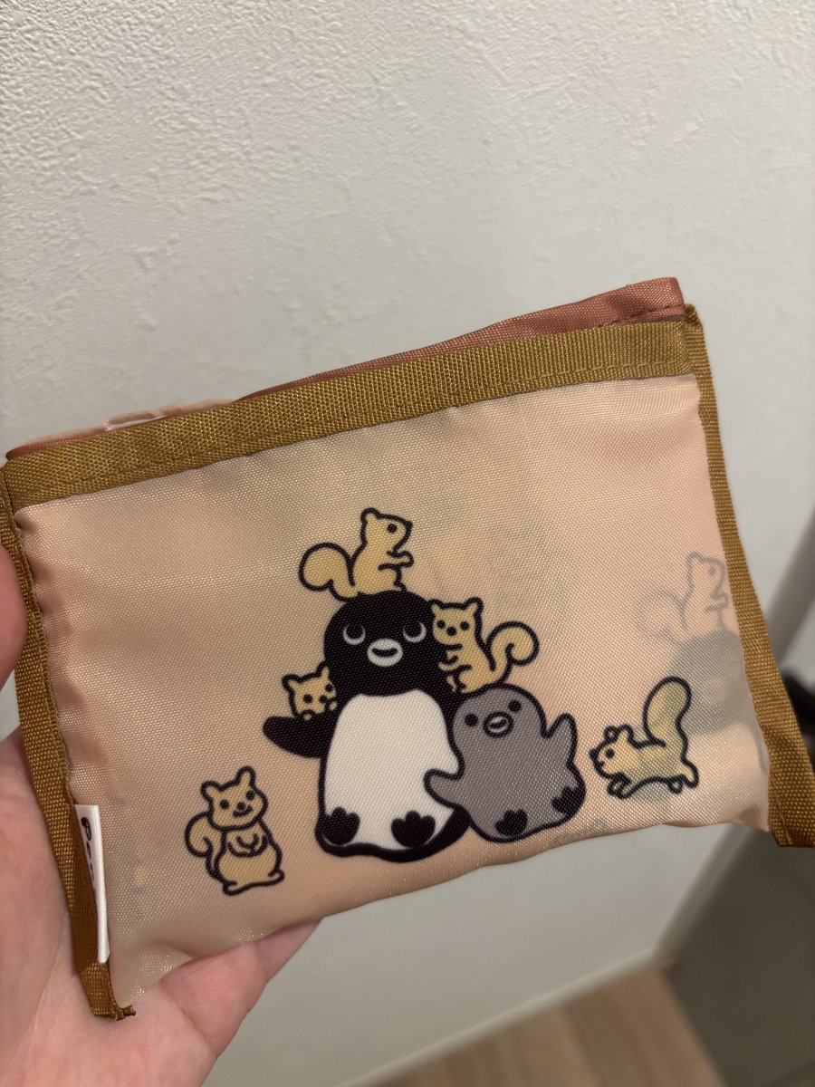 ichiichijogs's tweet photo. 子ペンギンが好きでして…ペンスタの行列が落ち着くの待っていたら指人形は完売😭ふわくたペンギンが可愛くて即購入🥰
子ペンギングッズもいっぱい出して欲しいな〜あとギョニソグッズほしい、どこかに売ってないかな👀 https://t.co/GR3wUl1k3T