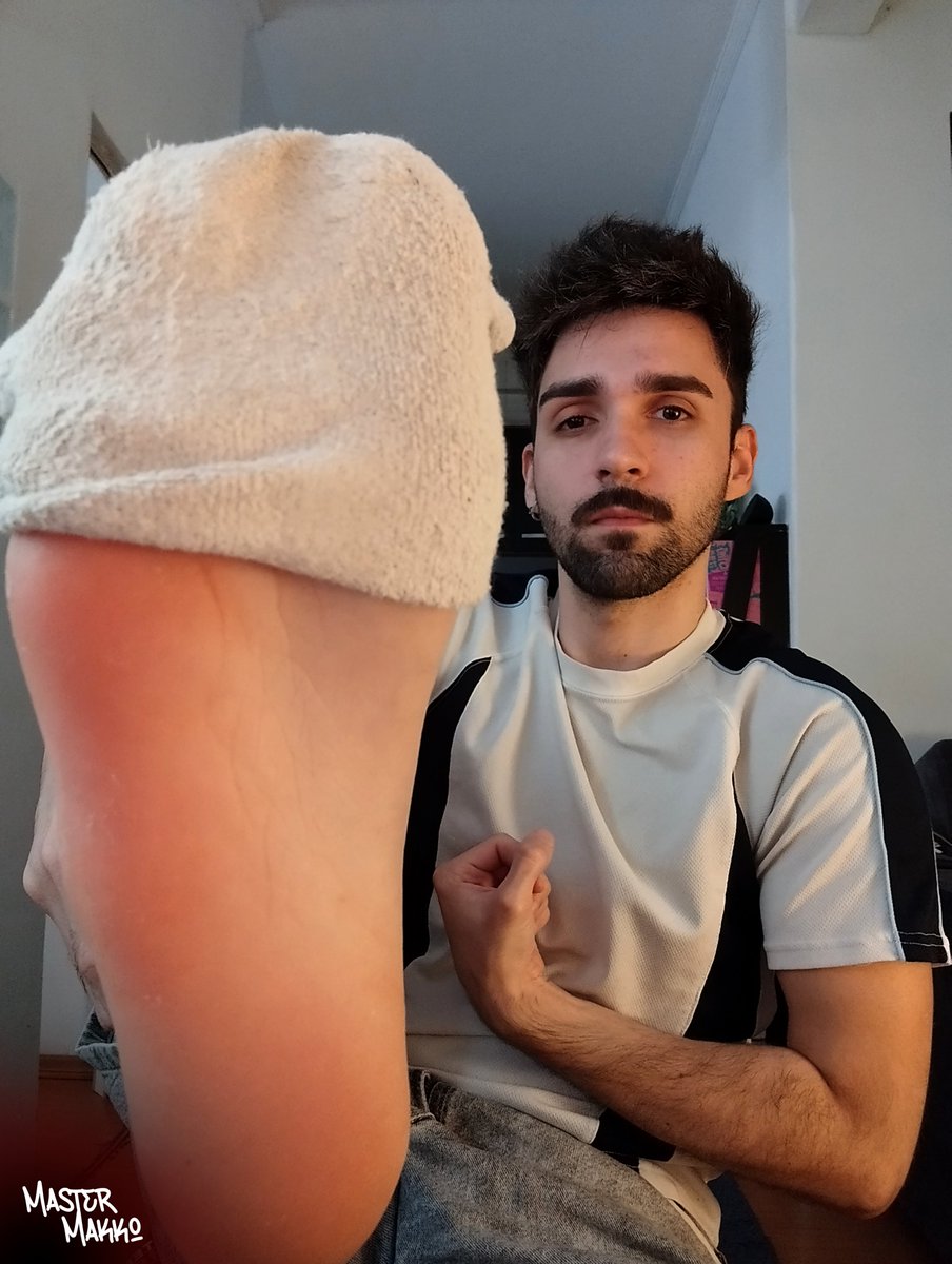 MasterMakko's tweet photo. Venha ficar burrinha sobre meus pés

#feet #feetfetısh #findom #cashmaster #drain https://t.co/89T91pA0ck