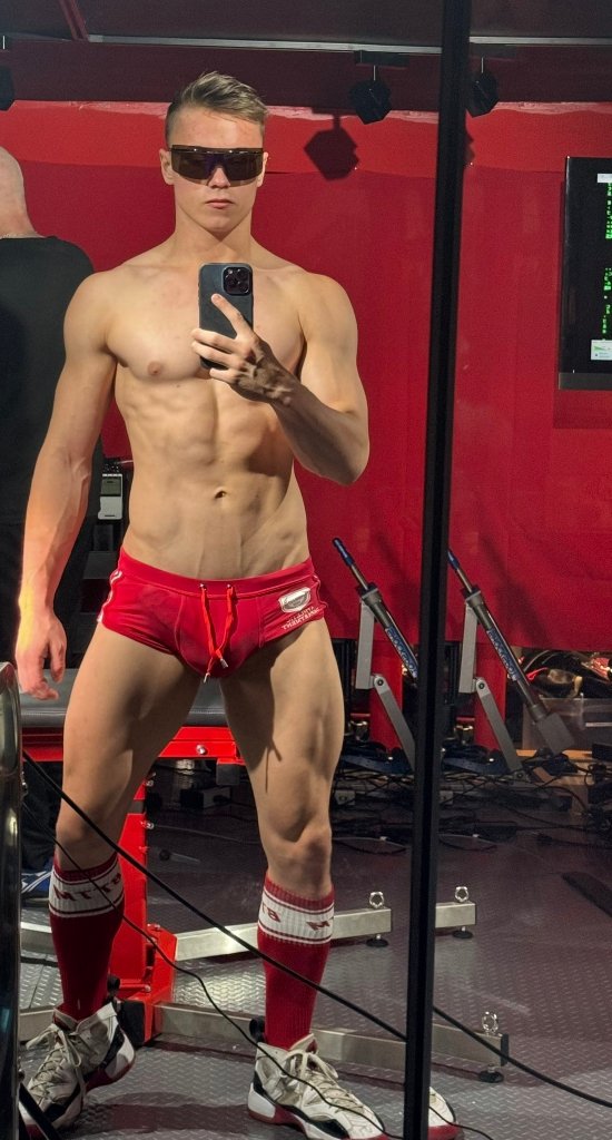 ZackPatrick010's tweet photo. It a lovely day daddies💦💦👿♥️😘 https://t.co/xRCl0I8y6S