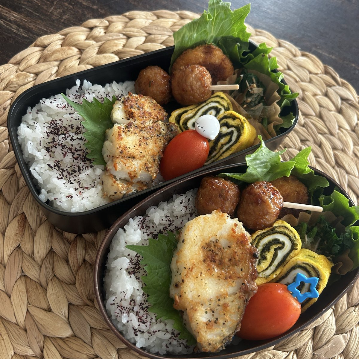 zikzin777's tweet photo. おはようございます🌈
ももんが旦那お弁当🍱
鱈の香草焼き🐟🌿一口カツ🐖卵焼き🥚
つくね団子🍡ほうれん草おひたし🍅
昨日から息子は大阪旅行✈️お弁当ひとつ減って少し楽になった🤣
ちょっといい言葉🍀
適当とは『良い加減』という意味
ほどよい力加減で進めばいい😊
#お弁当 
#お弁当記録 https://t.co/OTAmUlAlOx