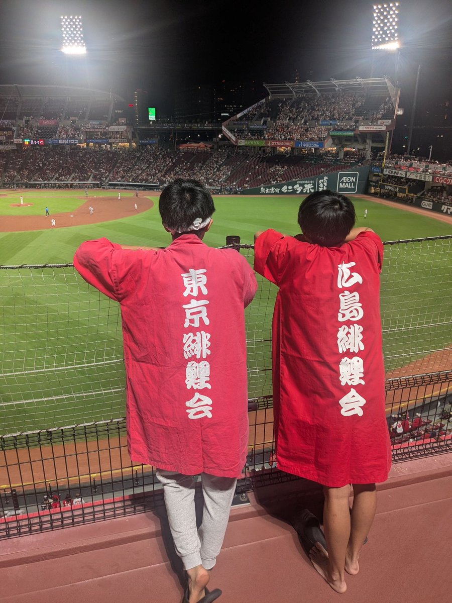 teamhigoi's tweet photo. 対読売4連戦、後半はナイトゲーム！
秋風が心地よい中、若鯉マシマシ打線でみごと勝利を収めました！
追加日程で全体的に少ない中、パフォーマンスシートにお集まりいただきありがとうございました！
かっぱ会長はじめ東京関西より遠征ありがとうございます！

広島緋鯉会  ソラ https://t.co/02nHMXOWAT