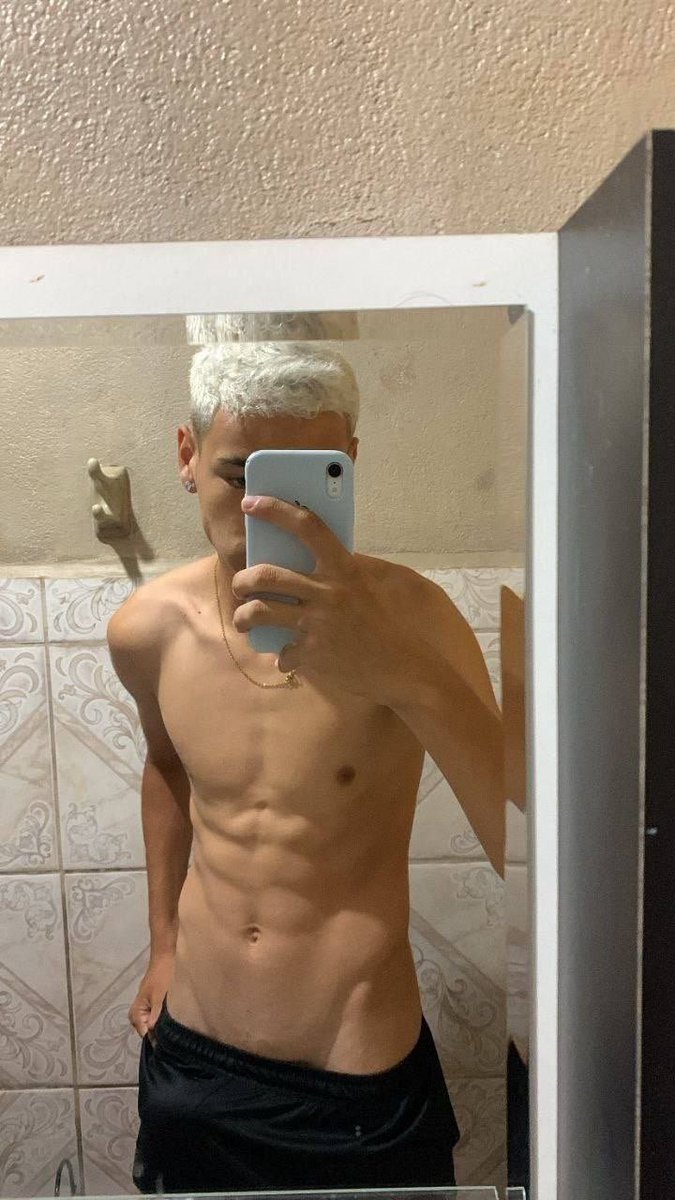 VazouVip's tweet photo. Mlk tem uma pika gostosa mais vídeo dele no grupo vip🔥🍆🥵👇🏽

https://t.co/0fQCX6SVMf https://t.co/bNmMCwvN6K