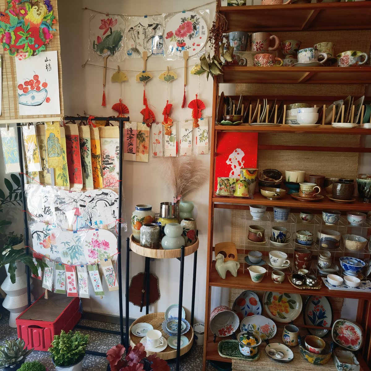 bbxreDYgAaj6t08's tweet photo. Found a gem at the small shop in Jiuyunshai! The special handicraft here is so delicate, worth stopping by for a look~ https://t.co/ULevAaez1i