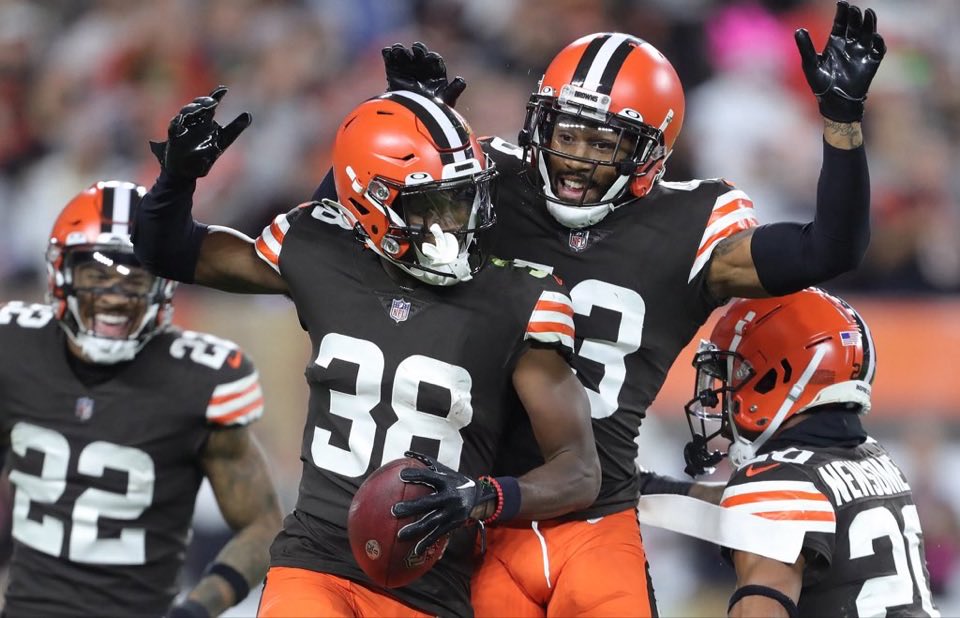 PittyMs42394's tweet photo. @Browns @RiddellSports Better https://t.co/mG8chWWdX7
