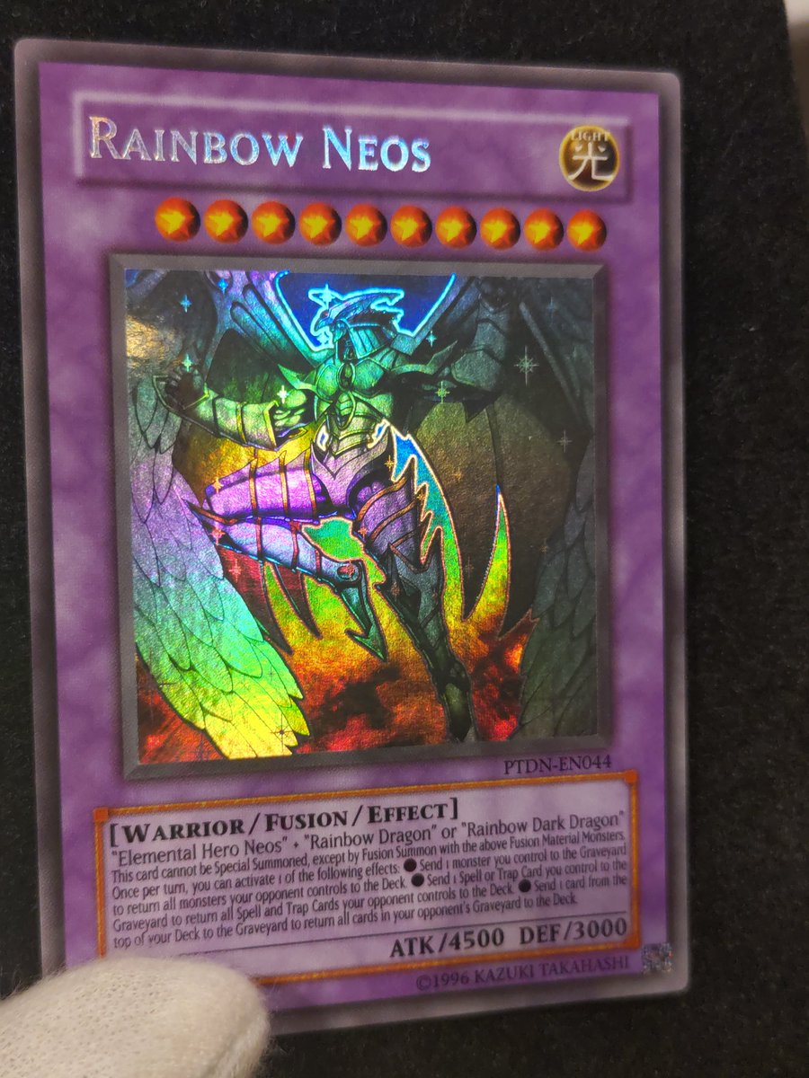 VolvoFlunk's tweet photo. 久しぶりの購入品紹介

『RAINBOW NEOS』
PTDN-EN044 ghost rare

これはヤバい！
虹色の色彩変化が美しすぎる✨
さすが《RAINBOW》NEOS！！

私のスマホスペックが弱いせいで画像では良さの１割ぐらいしか表現できていません。

これは実物を観て欲しい✨✨ https://t.co/rgQxMbUQaB