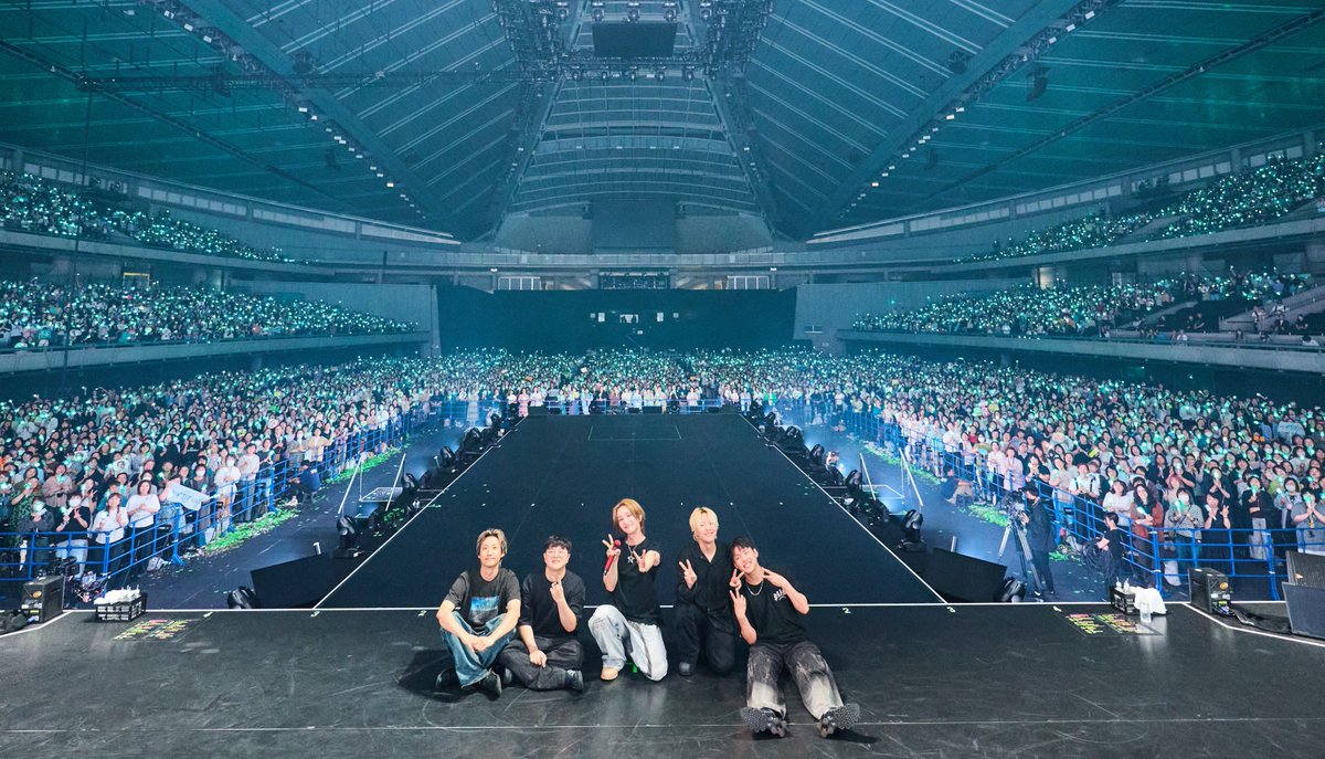 geminids_night's tweet photo. @/choch01
진짜 잘생긴형이랑 공연했다..
나는 Circle앨범 전곡을 외워서 부를정도로 팬이다
나는 팬심을 숨기느라 정말 고생했다
참지못하고 뒷풀이때 덕질한거 고백했다..
와 ..!

#온유 #ONEWTHELIVE_Q

https://t.co/QiMbbbYWu5

#온유 #onew #이진기 #진기
#ONEWTHELIVE #온유더라이브 

오뉴노트때 기타세션분이쟈나.ᐟ.ᐟ.ᐟ
이렇게 다시 만나다니ヽ(‘ ∇‘ )ノ