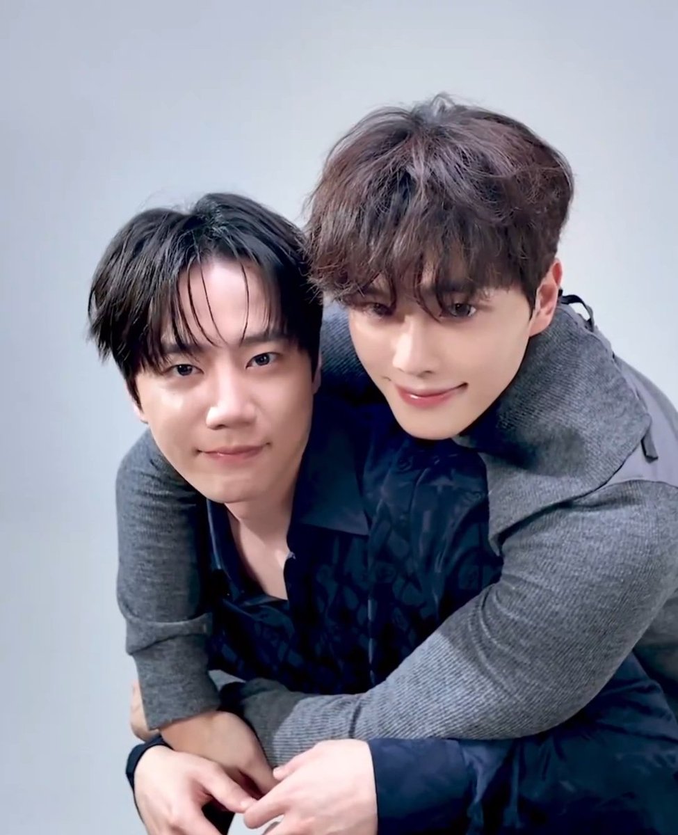 adorblue's tweet photo. #junkang marriage au

padahal selalu pake pengaman, kok masih bisa jebol?? https://t.co/W62mtiy0j2