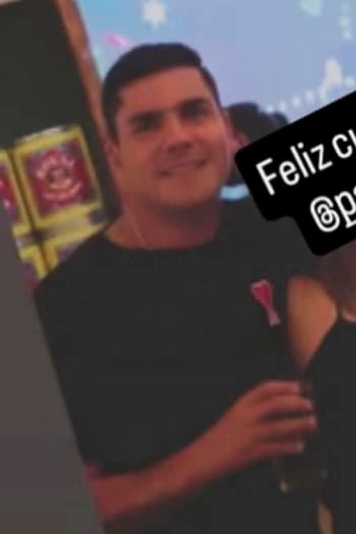 PandaDelAmor22's tweet photo. Jorge Martinez "El Chila" notó que querían matarlo, persiguió al pistolero y lo atropelló.

El asesinó se levantó y le disparó para después huir. "El Chila" murió metros adelante. #PandaNews https://t.co/ScbyWmeZeo