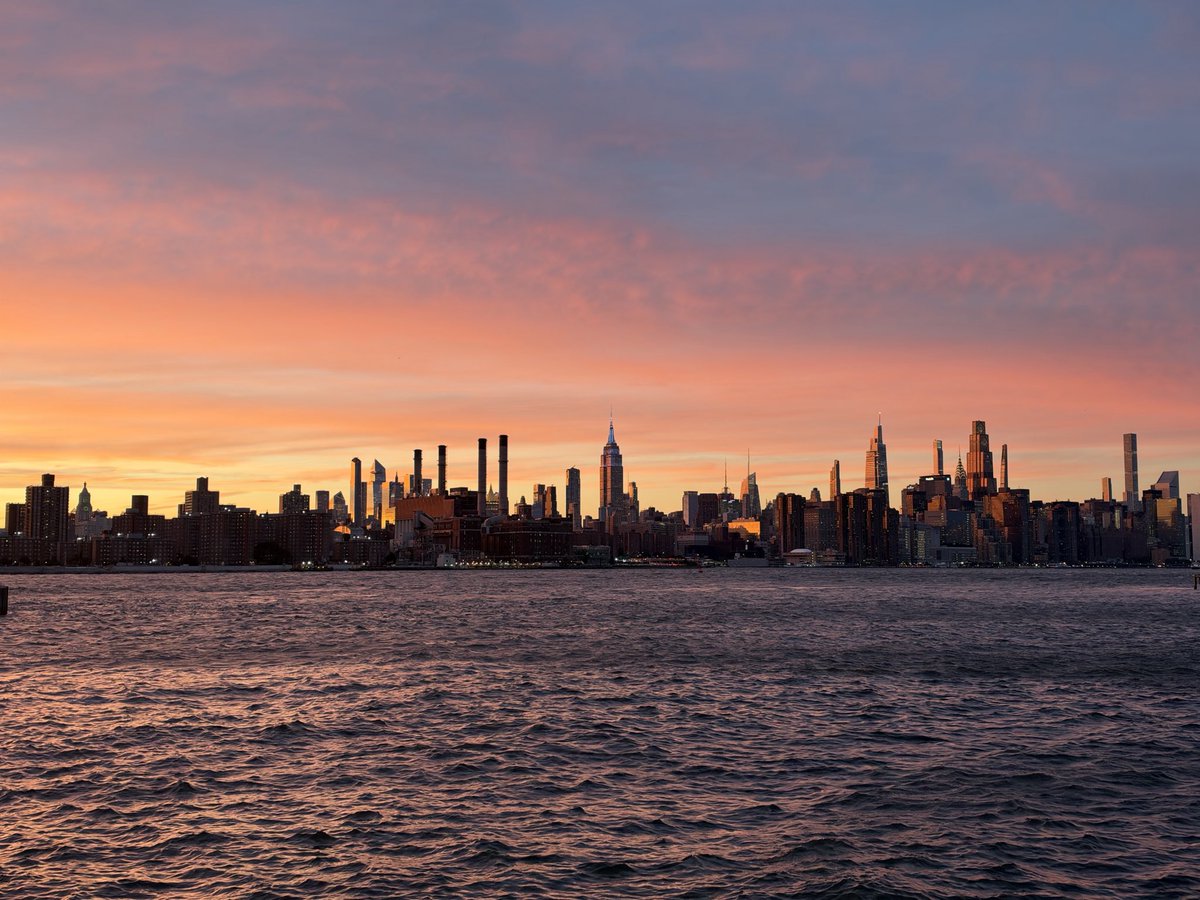 yonnnski's tweet photo. calm before the storm 🌇

#brooklyn https://t.co/NacM4oteNk