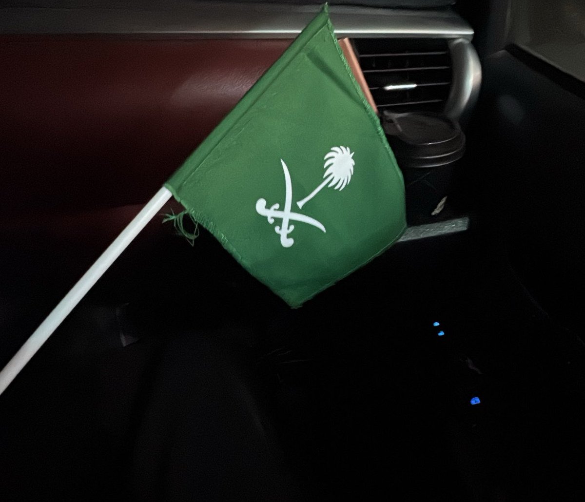 qxp11x's tweet photo. @dmiix7 الهديه علم https://t.co/86bNua0lDT
