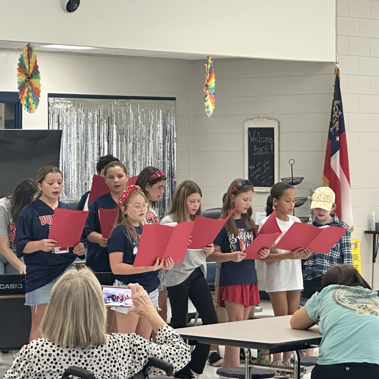 lyonsupperelem's tweet photo. What a great night at our Title 1 Literacy event! Our students did an amazing job singing. We shared information and resources about literacy. We are so thankful to partner with parents to build stronger readers! 
#LUES #SHINE #MissionExcellence #Reading4theWin https://t.co/MN0VEk1mlX
