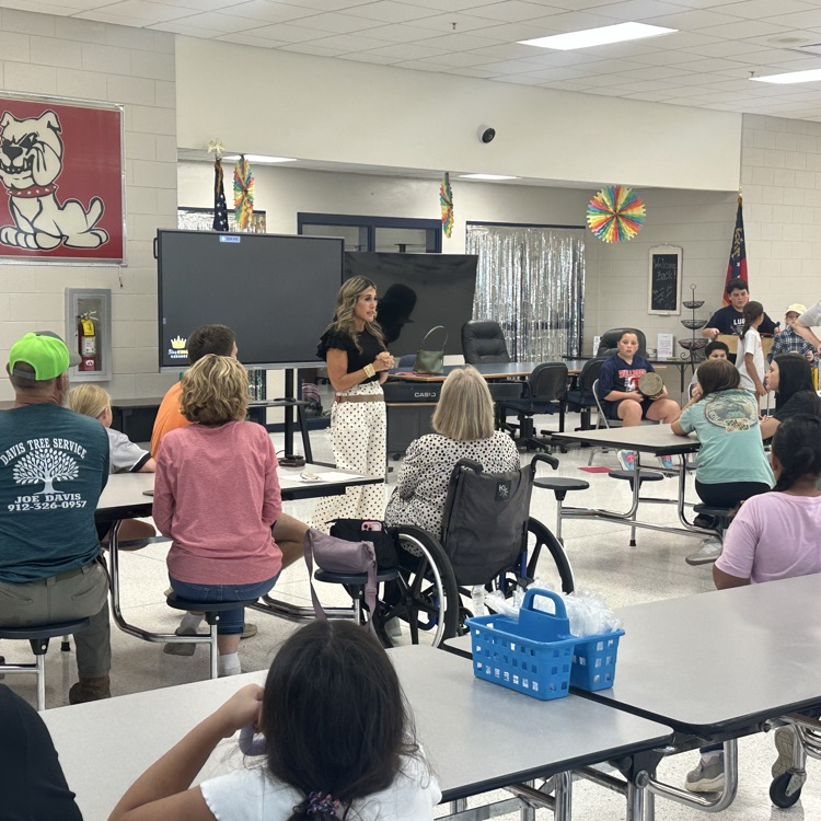 lyonsupperelem's tweet photo. What a great night at our Title 1 Literacy event! Our students did an amazing job singing. We shared information and resources about literacy. We are so thankful to partner with parents to build stronger readers! 
#LUES #SHINE #MissionExcellence #Reading4theWin https://t.co/MN0VEk1mlX