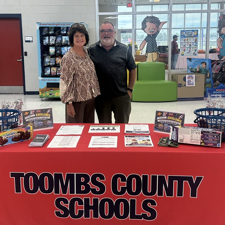 lyonsupperelem's tweet photo. What a great night at our Title 1 Literacy event! Our students did an amazing job singing. We shared information and resources about literacy. We are so thankful to partner with parents to build stronger readers! 
#LUES #SHINE #MissionExcellence #Reading4theWin https://t.co/MN0VEk1mlX