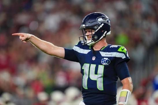 SleeperSeahawks's tweet photo. Sam Darnold practiced in full Thursday

Seems likely to start Sunday https://t.co/3mrzUDo7Df