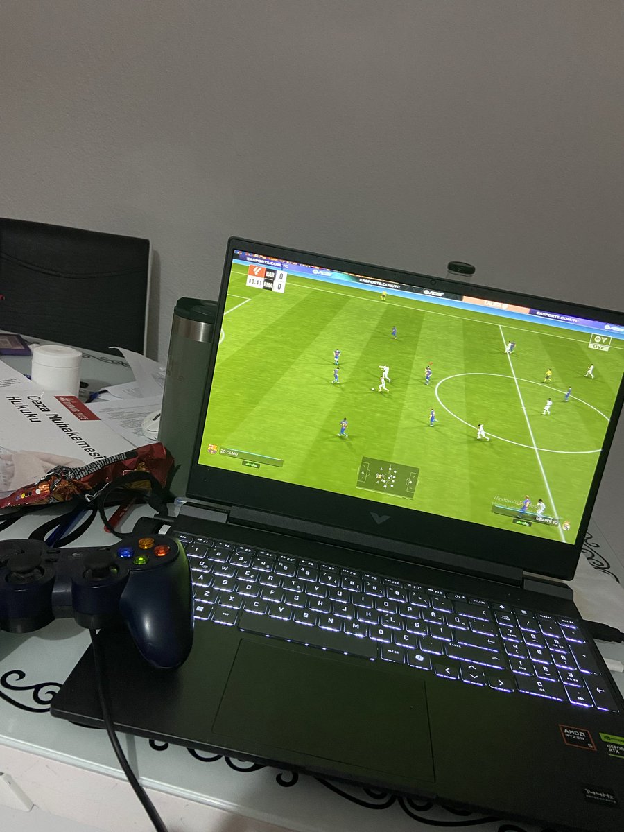 Asensio066's tweet photo. Hmgs de bi yere kadar ben fifa oynuyorum https://t.co/UEE2vKwAuj