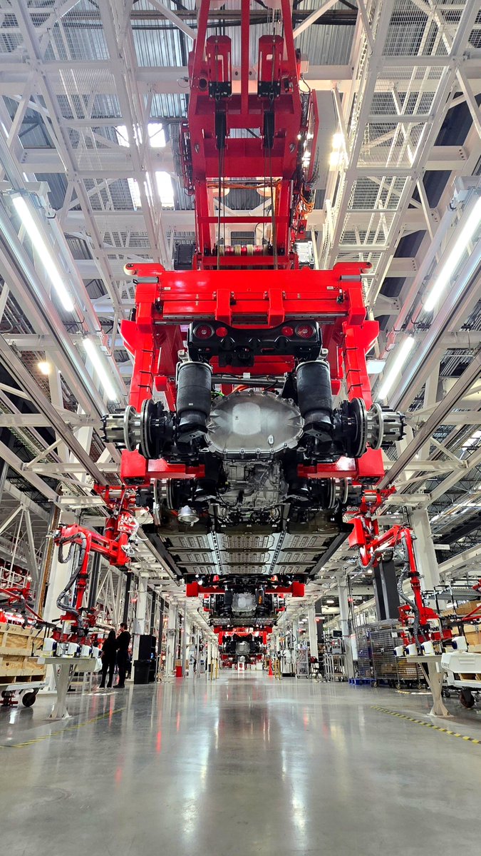 SERobinsonJr's tweet photo. Here is just a handful of shot from the tour. Unbelievable access granted by Tesla today. https://t.co/OinTm3YXc2