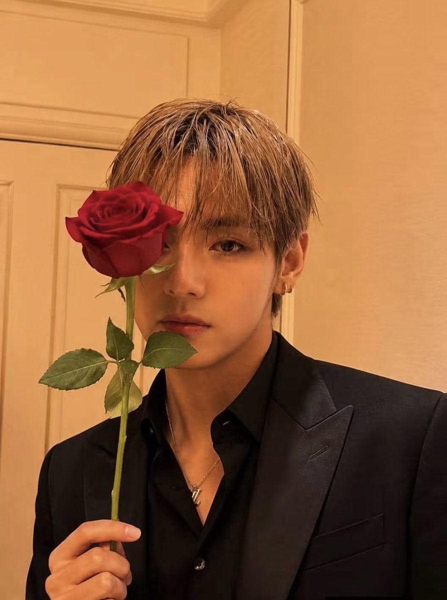 thviism's tweet photo. boyfriend https://t.co/kS8UtNIhTq