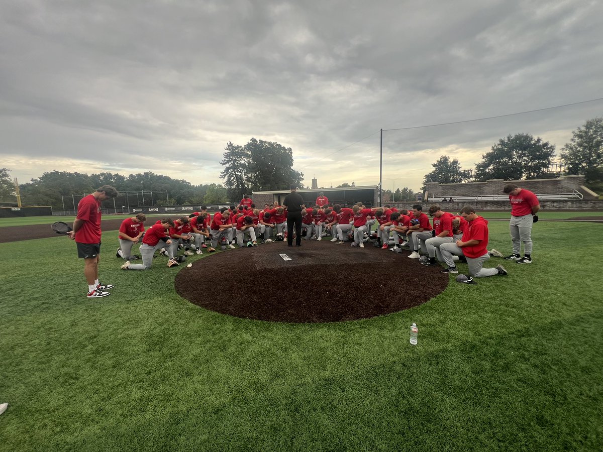 RavenBaseball's tweet photo. Had a special visitor on the 🏝️ today! https://t.co/Jw3LL0p2Cw