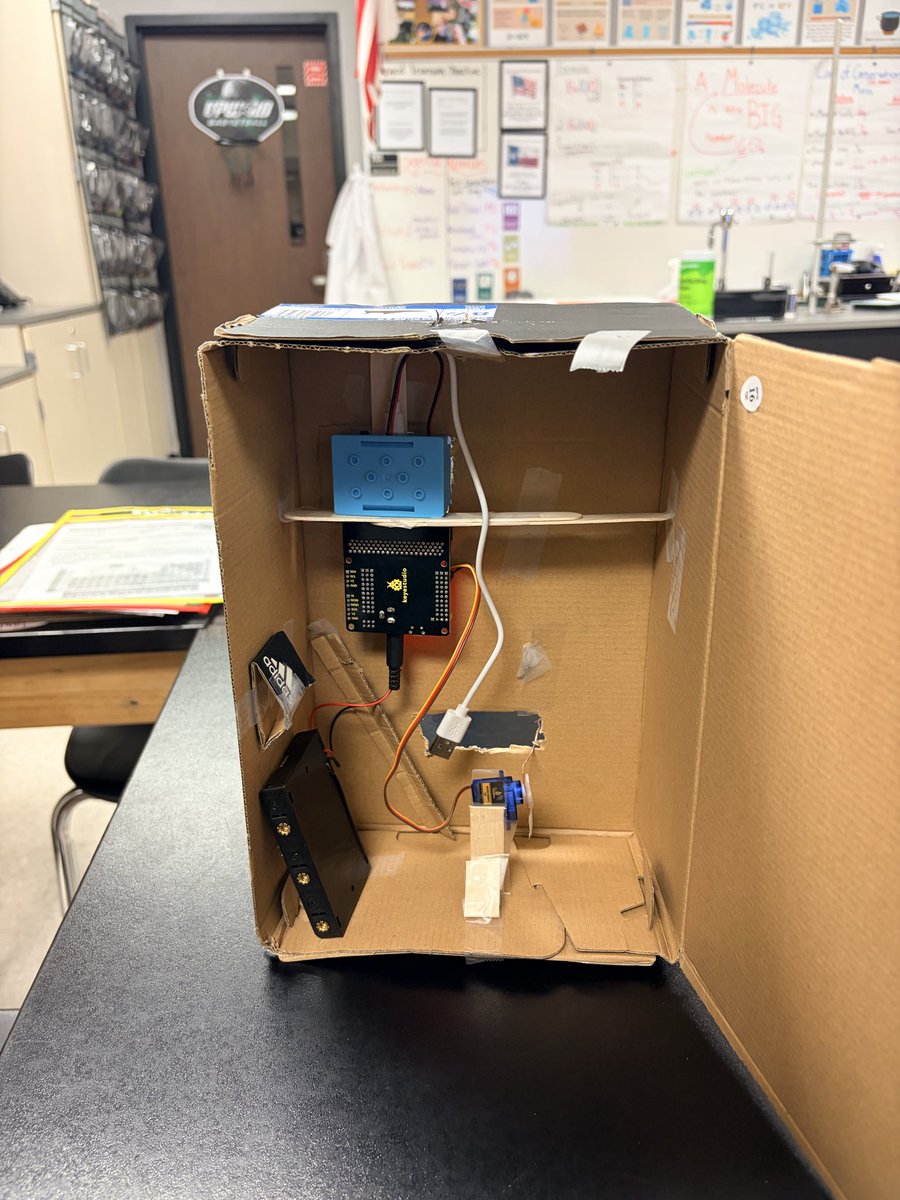 GwenanneGabel's tweet photo. My STEM student finished their #microbit project! We created animatronics! @RiceU_STEM @HumbleISD_WMS so cool what my 6th &7th graders are capable of! https://t.co/8KdpZyF0XW
