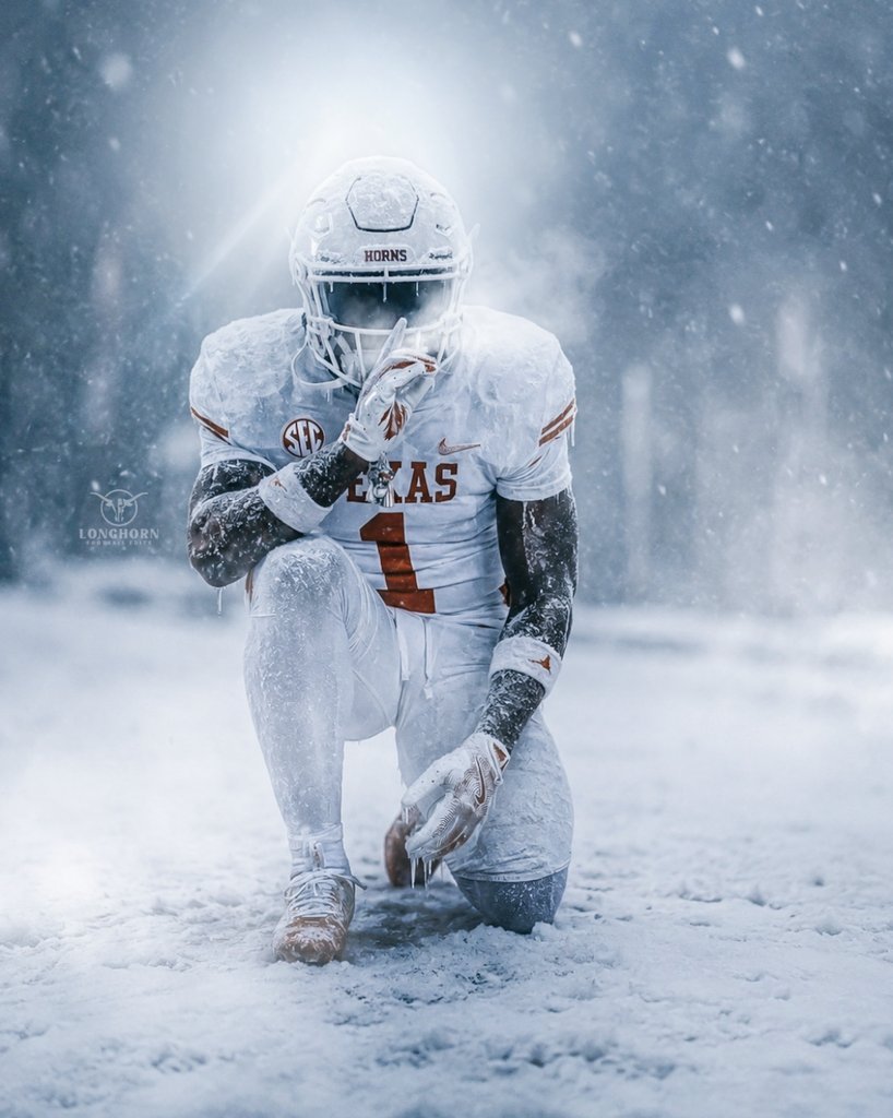 UTFootballEdits tweet picture