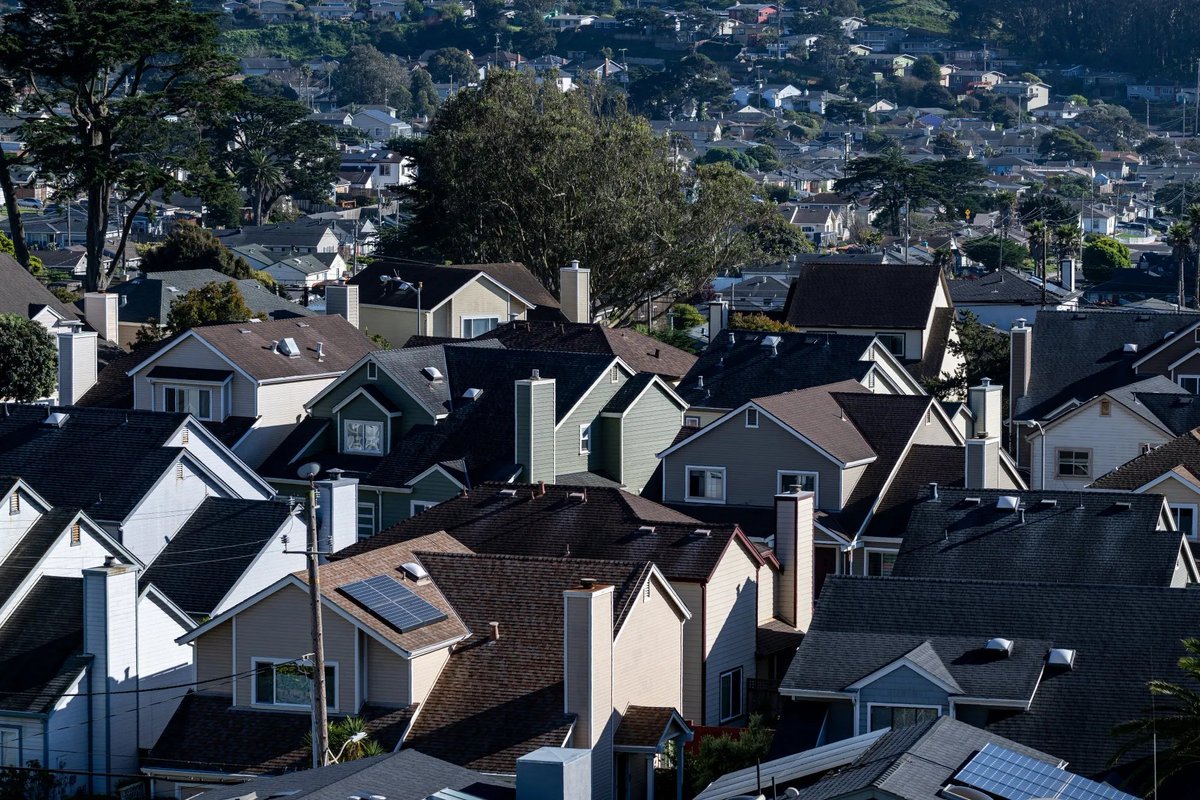 StockMKTNewz's tweet photo. Mortgage rates rose sharply today, the average rate on the 30-year fixed mortgage ust hit 7.45%, according to Mortgage News Daily https://t.co/UwNfdXWyur