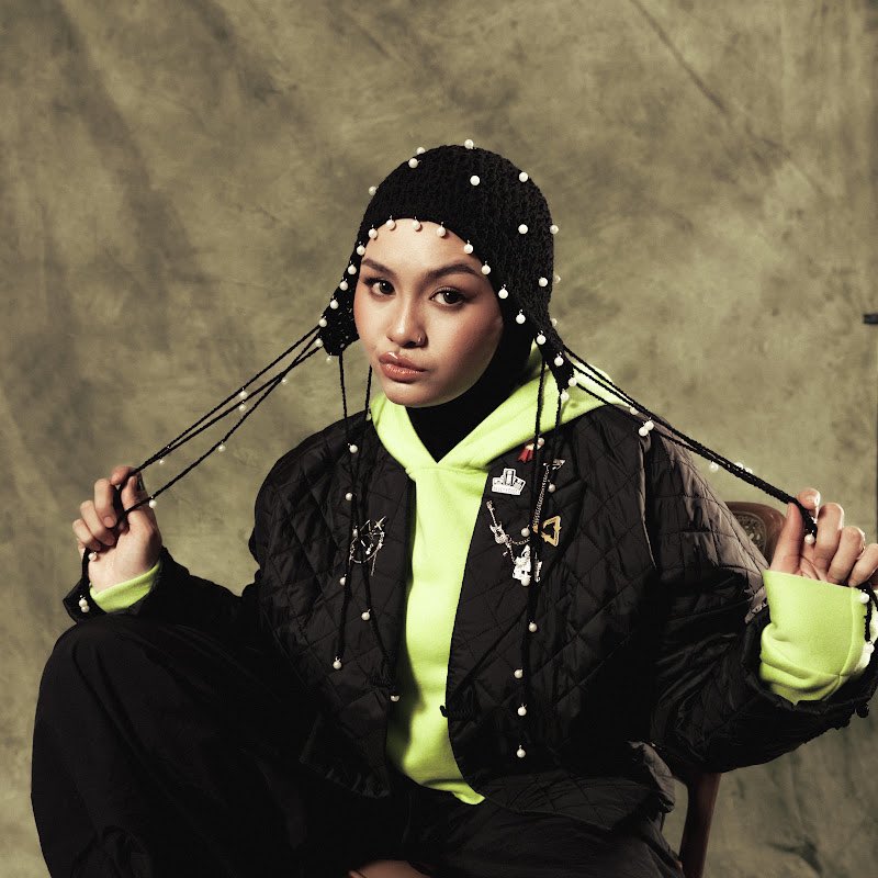 kopiluvsss's tweet photo. Salma Salsabil Artwork "'maha benar" 🔥✨
📸| morizsey https://t.co/P7Y4WfzxXQ