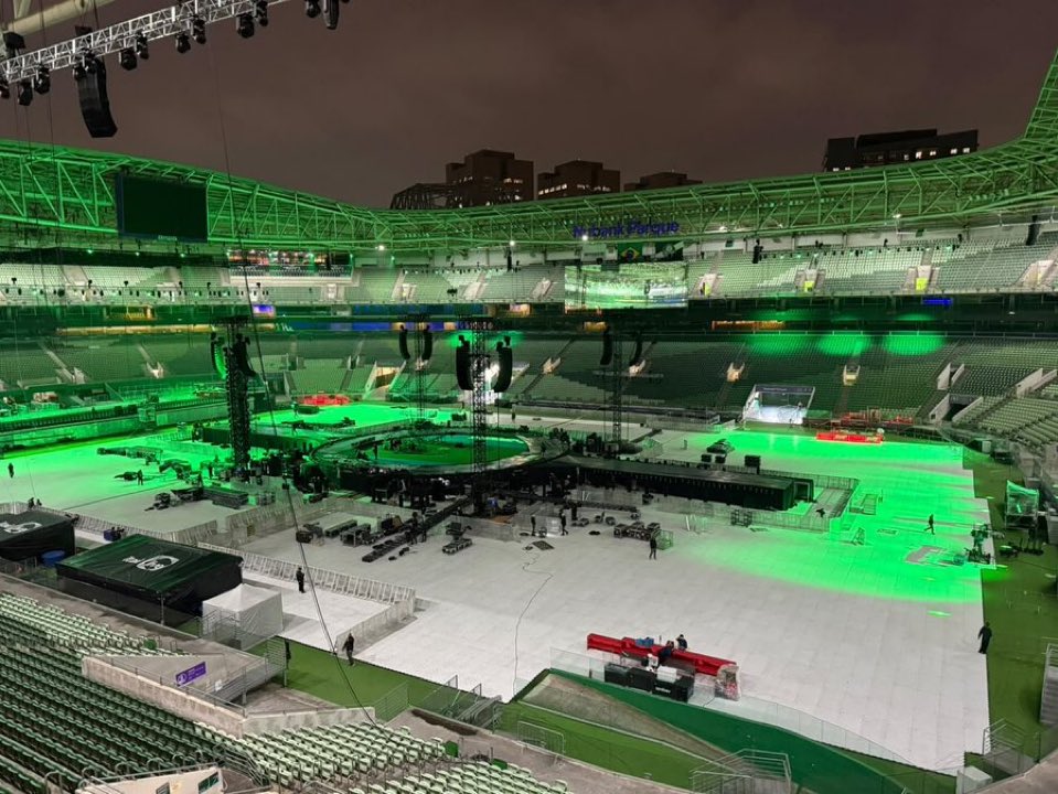 oreportergeek's tweet photo. 🎵 O palco de Jão já está quase pronto para a estreia da turnê “Memórias Póstumas”, nesta sexta (25), no Nubank Parque, em São Paulo. 

A produção promete ser uma das maiores já recebidas pelo estádio. 

📸 José Norberto Flesch (@jnflesch) 

#Jão #MemóriasPóstumas https://t.co/6bQ2LrreDW