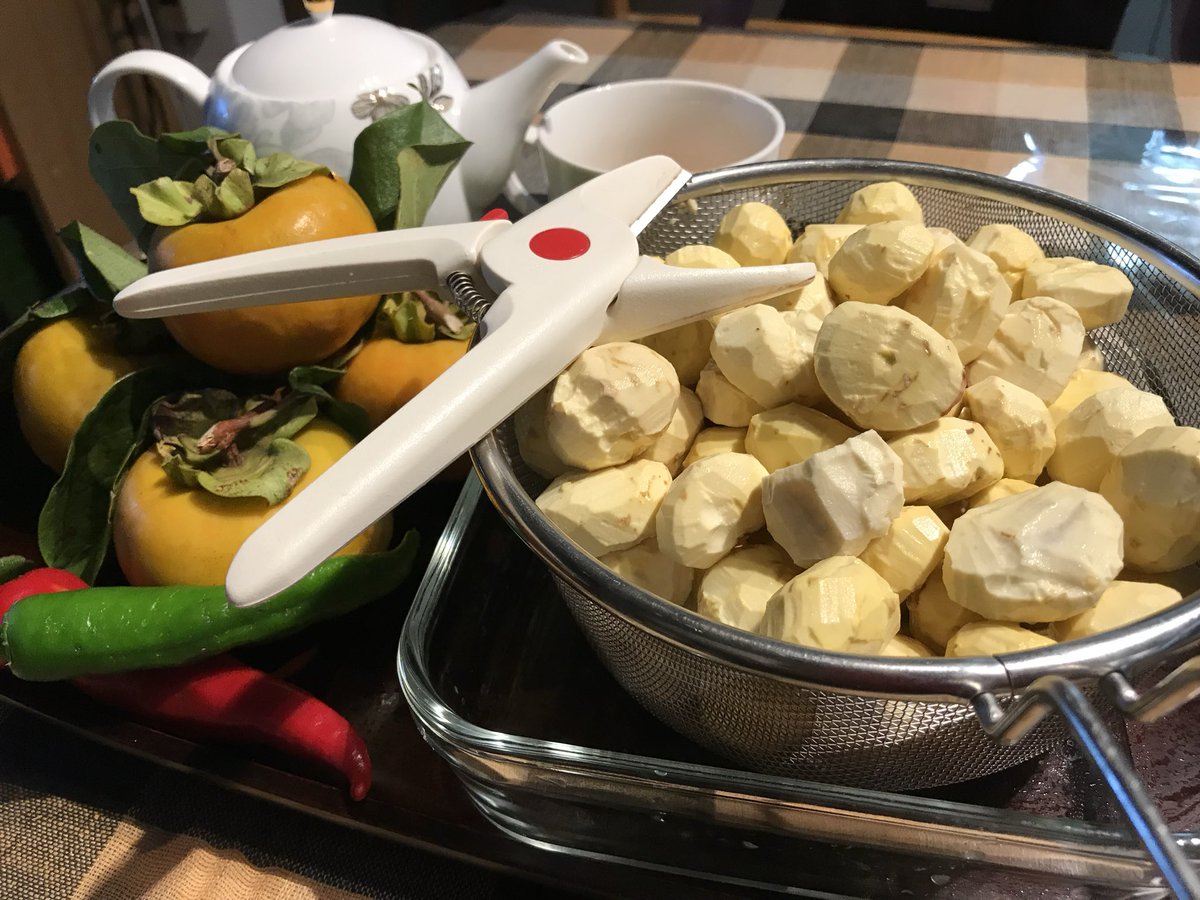 Fukuyagohan's tweet photo. 9月25日(金)のおうちごはんは栗ご飯と枕崎から来ましたカツオのお刺身のセットです。
よろしかったらどうぞ

あと、土瓶蒸しのご用意もあります。 https://t.co/2E7cVGIxKv
