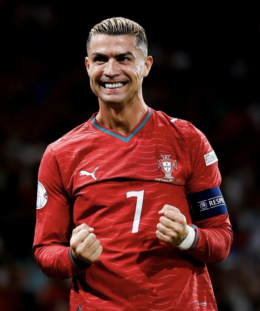 futballmedic's tweet photo. 🚨🇵🇹 CRISTIANO RONALDO vs WALES!

A quiet night in front of goal, but Ronaldo still had an active performance:

• 🎯 2 shots on target
• 👟 27 touches
• ⚡ 1 progressive carry
• 💪 1/2 ground duels won https://t.co/yn41otcDG7