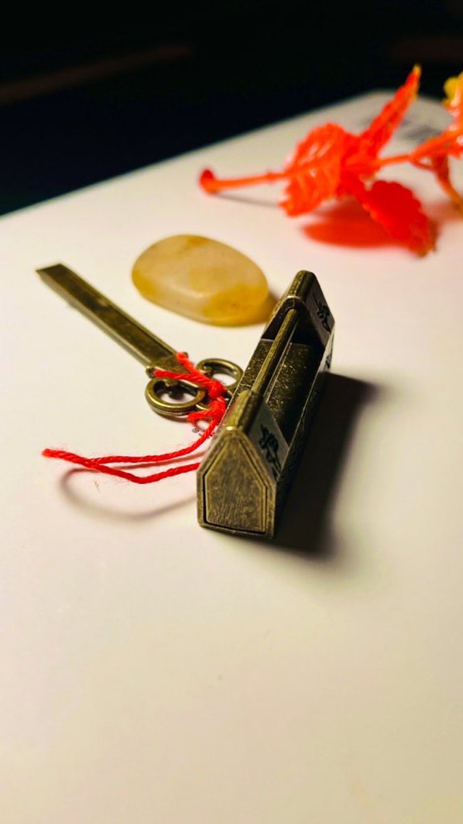 DarrenChen528's tweet photo. Creative Photography Challenge
Day 3: The Key Remembers

The lock does not speak.
The yellow stone still holds yesterday’s sun.
One red thread is enough to keep the door from closing.
Fujifilm SOOC. No AI.
#CreativePhotographyChallenge #StillLife #RedThread #KeyAndLock #GoldenHour #NoAI