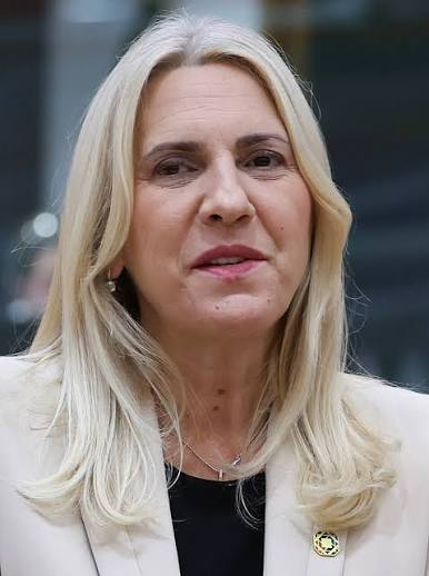 KrahSNSa's tweet photo. Izvinite, ali nismo međusobno kompatibilni. 
 
Vama svest ni sledecih 50 godina neće poceti da se menja.  I zato svi vi koji sejete mrznju i lopovluk i zivite na racun Srbije: NECETE VISE! 

25.10.2026 cemo raskrstiti sa vama.

Ali dobro, bar su @studentblokade  pokušali jer ima puno dobrih ljudi u RS.