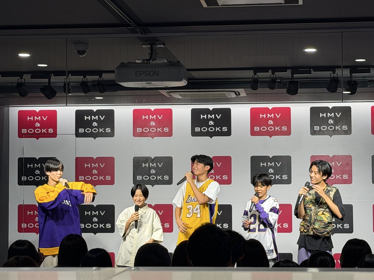 ebidan_okinawa's tweet photo. ��こ最近はMCも楽しそうな沖縄勢。

華金行ってらっしゃい🌴

#おきえび
#EBiDAN
#EBiDANNEXT https://t.co/eJoinSZPBC
