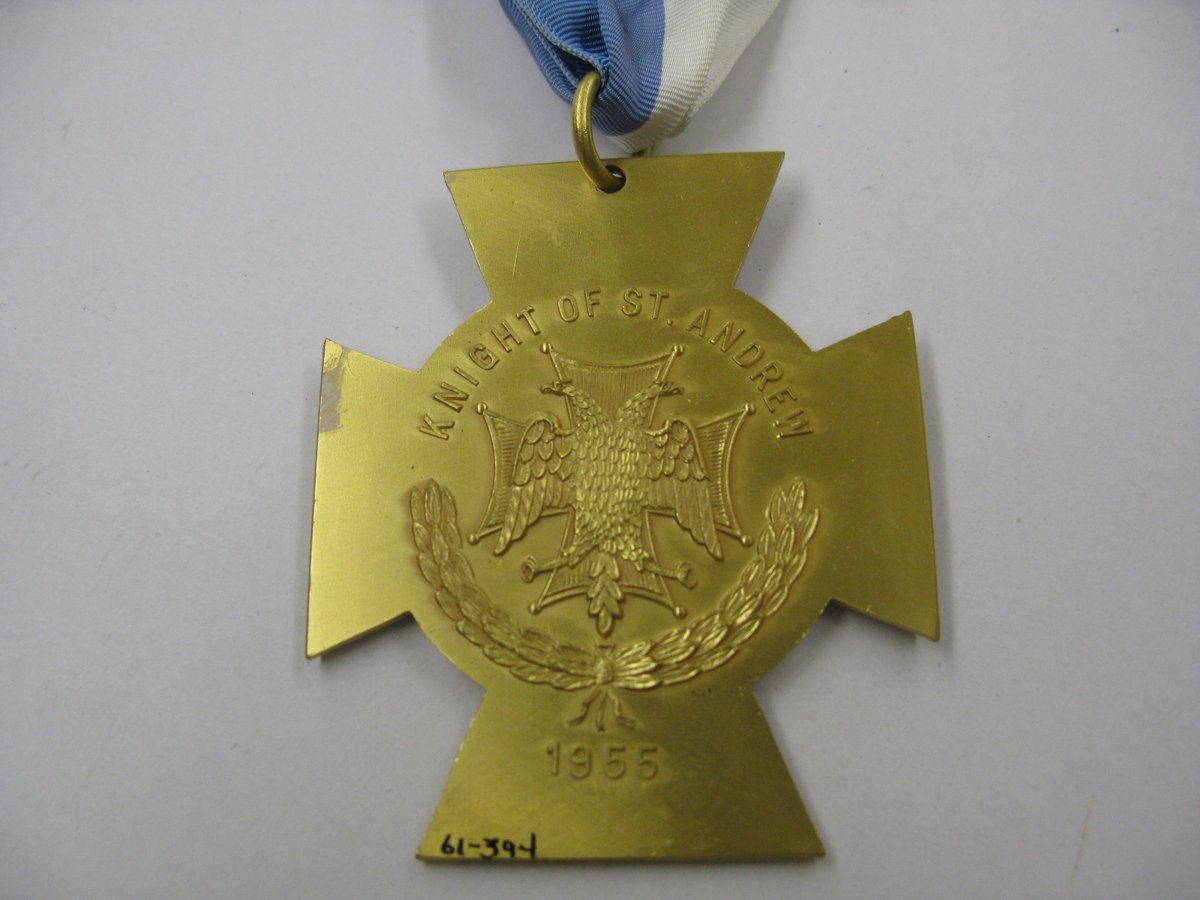 IkeLibrary's tweet photo. 🏅 #OnThisDay: 9.30.1956 🏛️✨
70 years ago, Ike &amp; Mamie attended a special service and cornerstone-laying ceremony at Saint Sophia Greek Orthodox Cathedral. Archbishop Michael presented them each with the Golden Cross of St. Andrew! 🕊️ @usnatarchives 
#IkeLife #SaintAndrewMedal https://t.co/cbkfRL62ts