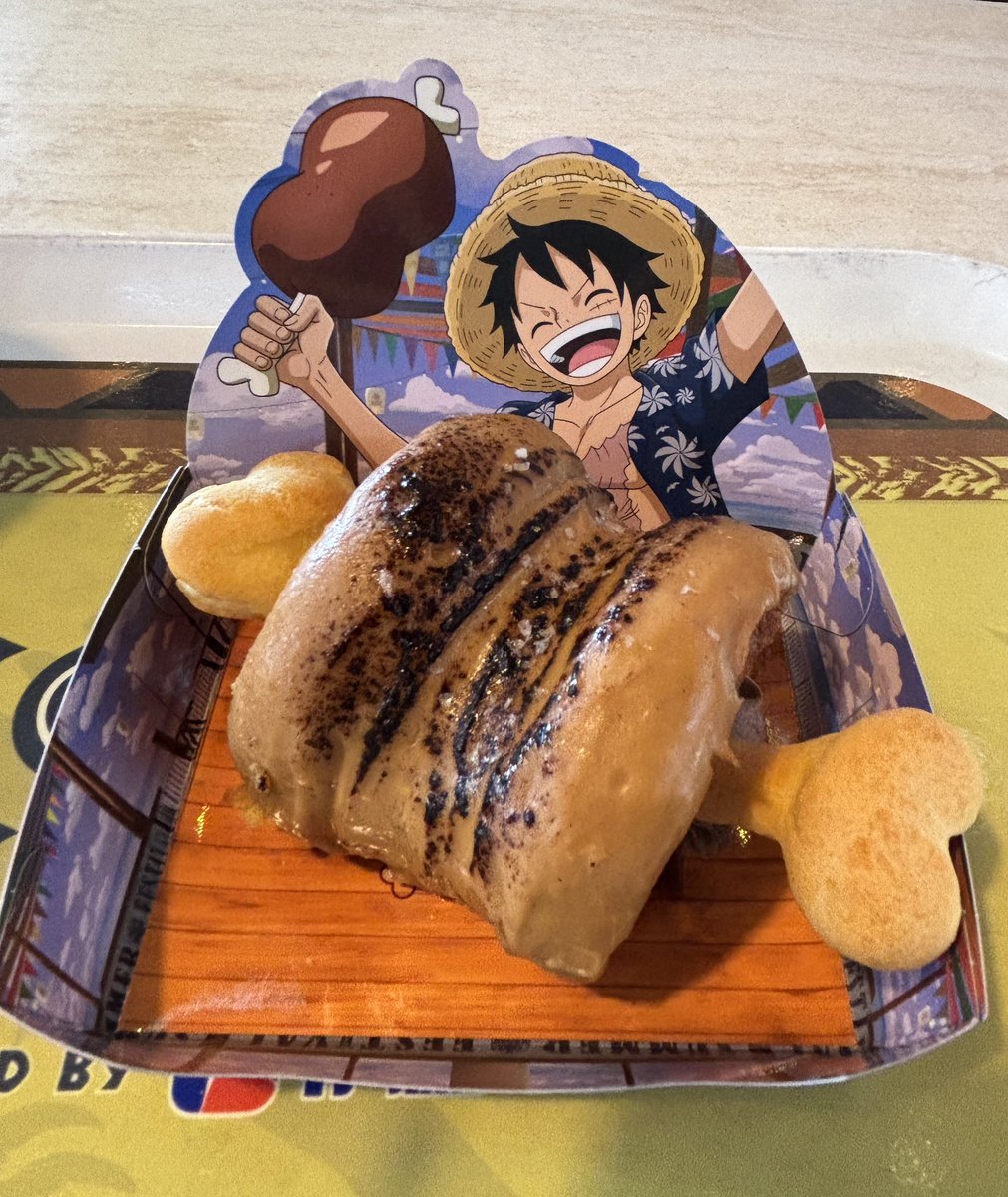 gifuhumin's tweet photo. ケーキ2種も♪
肉ケーキ斬新だったな。

 #USJファン https://t.co/gHSquLYmsO