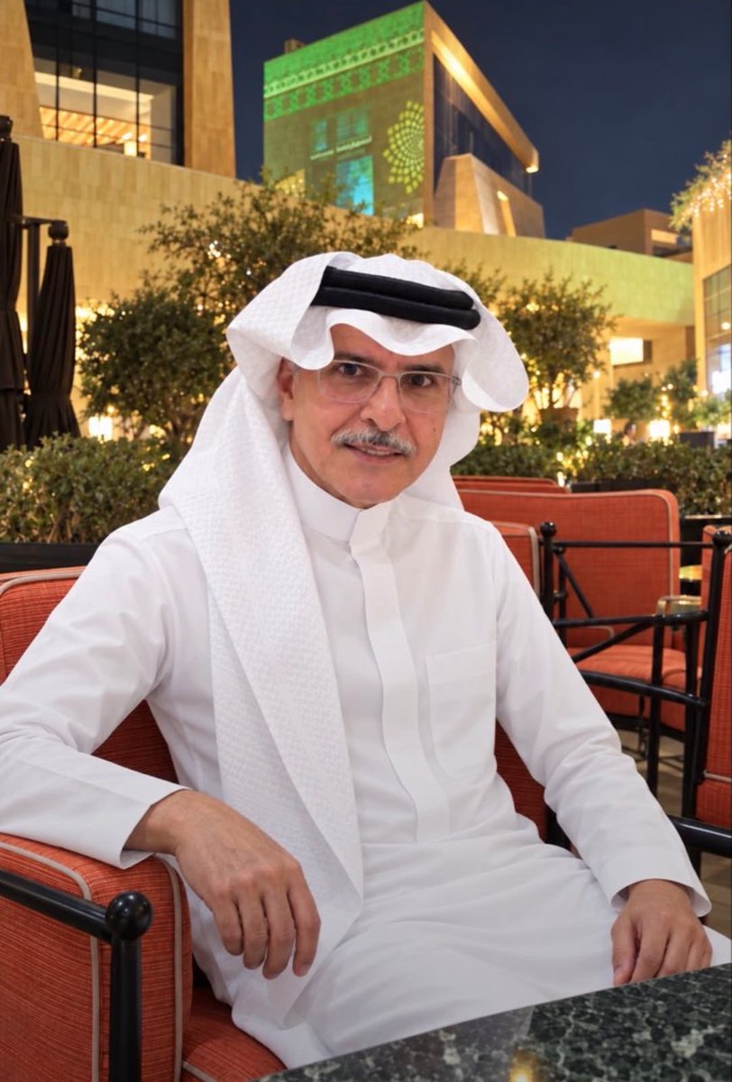 Alshaikh2's tweet photo. اليوم ..
أكملنا ثلاثون عاماً ..
و كلّما قلتُ «نحن» ..
شعرتُ أنّني أنطق أجمل أسمائي.

اليوم ذكرى زواجي الثلاثين من رفيقة الدرب، أم خالد «سارة الحجيلان»، ثلاثون عاماً من التفاصيل التي لا تُكتب في قصائد الحبّ، و لا يقوم الحبّ إلّا بها، من نبرة سؤال، و دفء انتظار، و قلبٍ ينتبه لتعبي قبل أن أنتبه إليه.

يا أم خالد ..
تغيّرتُ كثيراً في هذه السنين ..
و بقيتُ عندكِ ذلك الإنسان الذي يستطيع أن يضع عن كتفيه كلّ شيء ..
و يطمئنّ، كأنّ بين اسمكِ و الأمان قرابةً لا تشرحها اللغة.

أحبّكِ بكلّ ما عرفتُه معكِ ..
و بكلّ ما عرفتِه عنّي .. 
و بكلّ ما عبرناه حين كان يكفينا أن نشدّ على يد بعضنا .. 
لنعرف أنّنا نستطيع ..
و استطعنا.

ثلاثون عاماً مضت ..
و إلى اليوم ..
كلّما تخيّلتُ الغد .. 
رأيتُكِ أوّلاً.