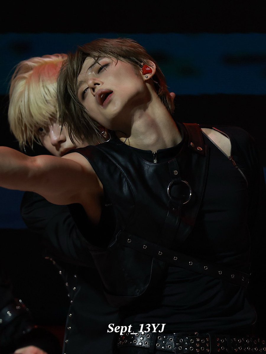 jellyyjn's tweet photo. how am i supposed to be normal when these photos exist https://t.co/HkKOiNP9s8