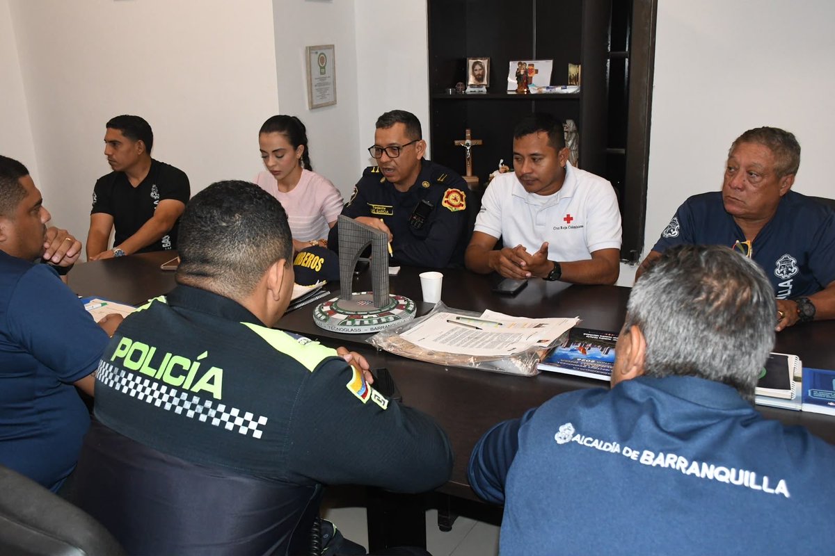 alcaldiabquilla's tweet photo. ¡Todo listo para vivir el fútbol en paz!

Hoy realizamos la reunión de la Comisión Local de Fútbol, en la que articulamos con las diferentes autoridades y entidades las medidas de seguridad, convivencia y logística para el partido entre @JuniorClubSA e Independiente Medellín. https://t.co/YxNI1wPCqg