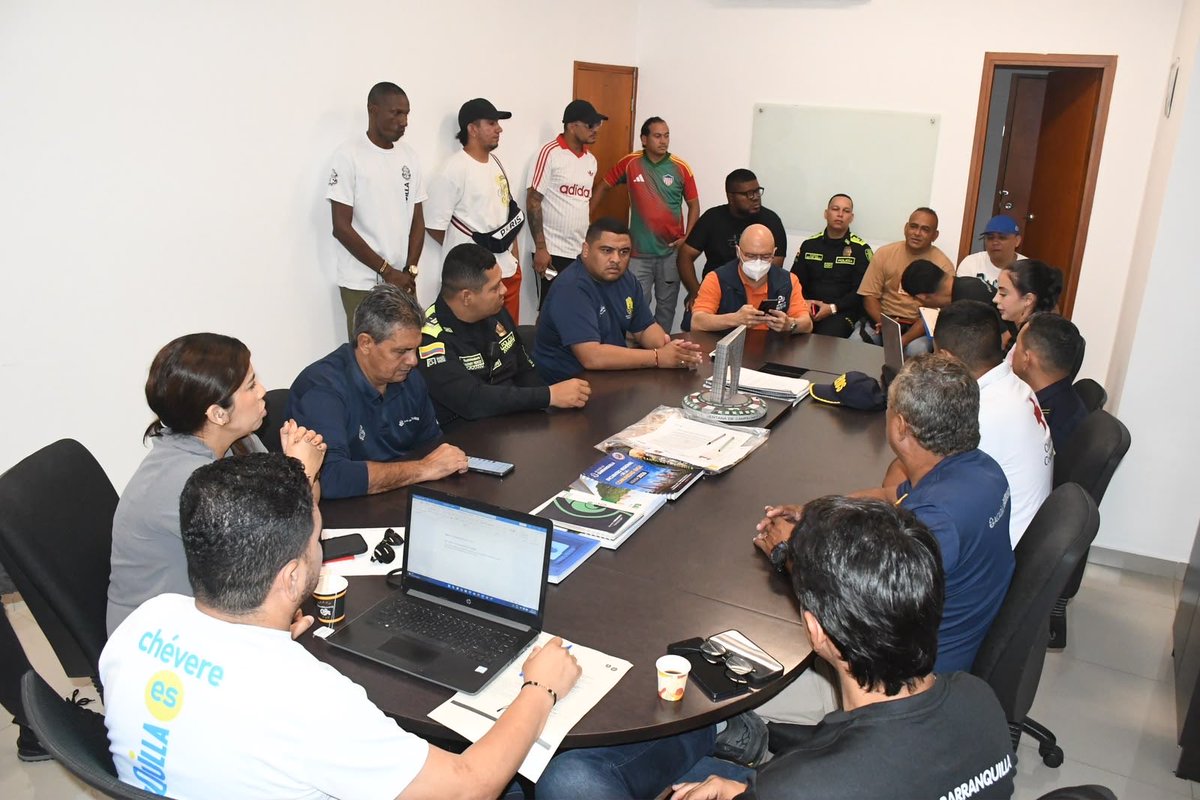 alcaldiabquilla's tweet photo. ¡Todo listo para vivir el fútbol en paz!

Hoy realizamos la reunión de la Comisión Local de Fútbol, en la que articulamos con las diferentes autoridades y entidades las medidas de seguridad, convivencia y logística para el partido entre @JuniorClubSA e Independiente Medellín. https://t.co/YxNI1wPCqg
