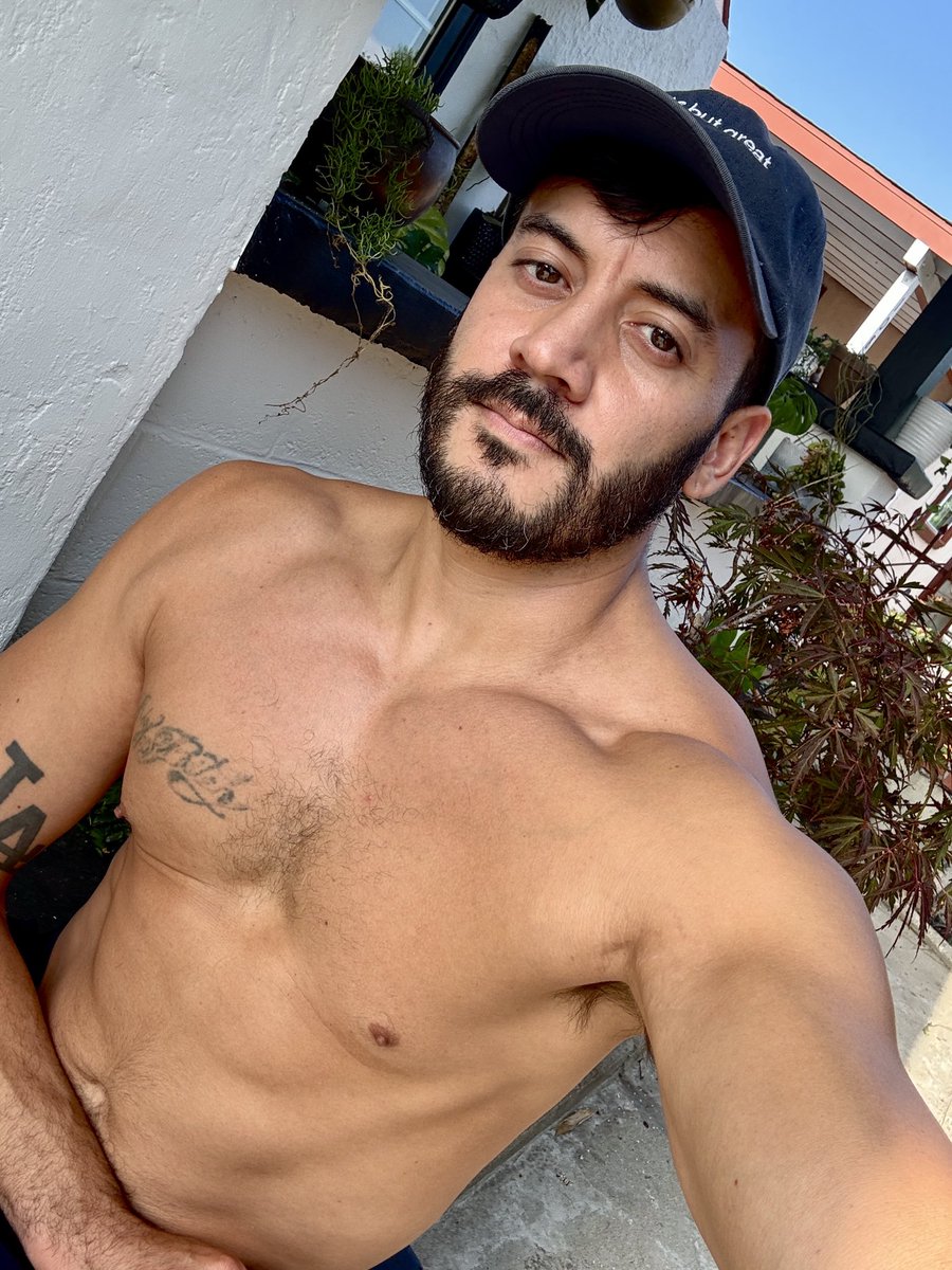 rugged_masc's tweet photo. In the garden touching grass https://t.co/WOmqi5Ar4q