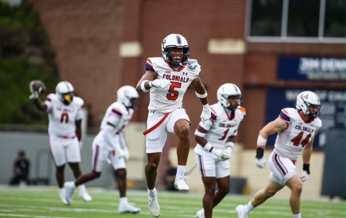 ChantzEis99's tweet photo. After a great conversation with @Coach_Cicione I’m extremely blessed and honored to have receive my first Division I college football offer from Robert Morris University! AGTG 🙏 #GoColonials

@RMU_Football @rmurecruitsfb @FootballSFD @Mark__Porter @AllenTrieu @TylerStevens94 https://t.co/41JNWIEaoc