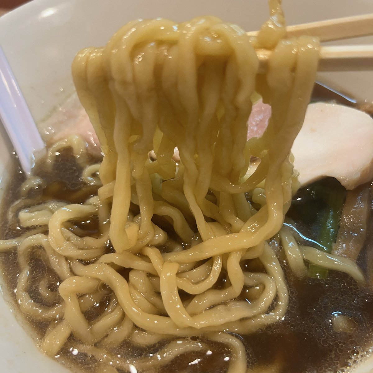 seimenkadowaki's tweet photo. 9/25（金）11:00〜14:30L.O🍜
限定「烏賊煮干らーめん」🦑🍜
昨日は不慣れな営業の中、ご来店ありがとうございます！
来月も同じような営業があると思います。
よろしくお願いいたします🙇‍♂️ https://t.co/qTJyb9dV73