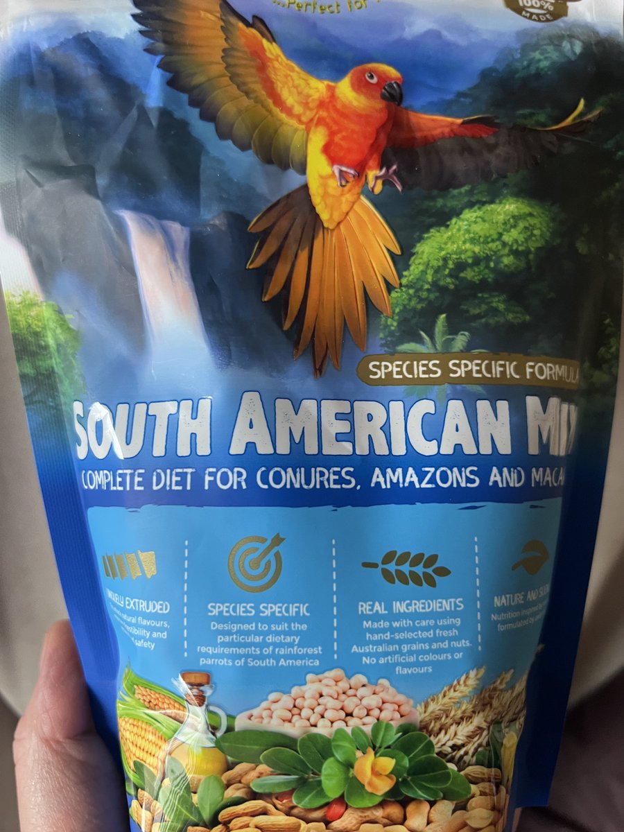 emerald05201968's tweet photo. ベタファームのサウスアメリカンミックス
我が家のウロコさんもよく食べます
プチン！と飛ばして無駄になる事も…w
#ベタファーム https://t.co/otZzgXJU8d